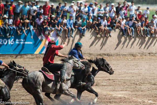 at-the-hippodrome-blue-team-has-the-goat-and-is-closing-in-on-the-drop-zone